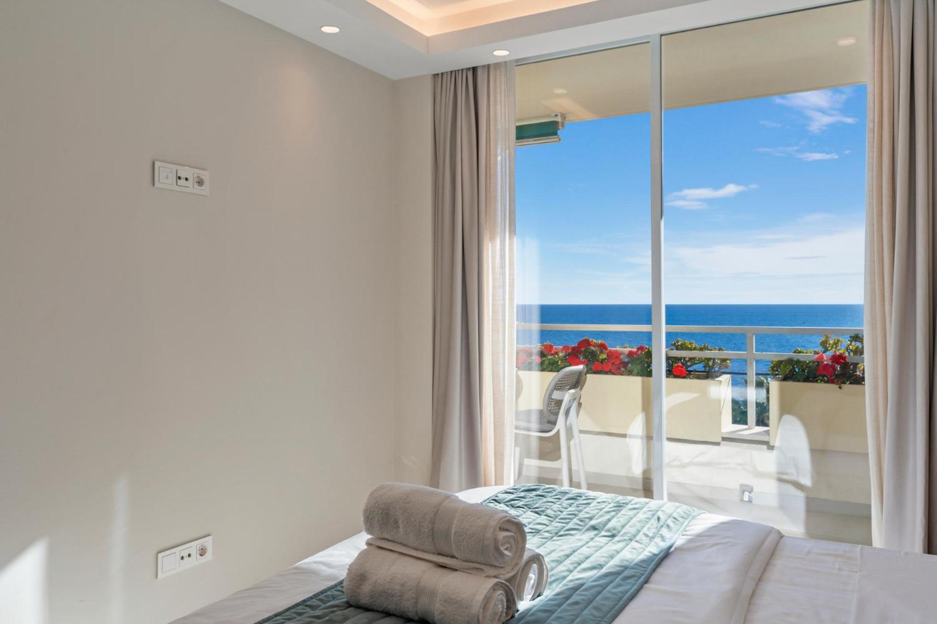 Beach Front Apartment With Pool Marbella Exterior photo